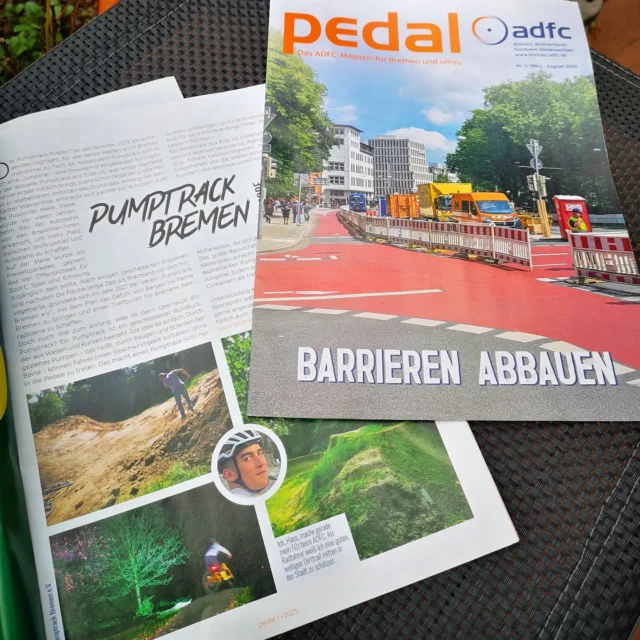 Eine ganze Seite nur für uns?!? 😃 Damit hatten wir nun wirklich nicht gerechnet!
Als der ADFC-FÖJler Hans und sein Kollege bei unserer Abendveranstaltung vergangenen November - ihr wisst schon: Lichter, Feuertonne, Glühwein und Co.- bei uns aufkreuzten und einfach Spaß beim Testen des Kidstracks hatten, kündigten sie auch an, einen Artikel über unser Projekt zu schreiben. Jau, das hat offensichtlich geklappt - herzlichen Dank Euch beiden!
Ihr findet Hans Artikel in der aktuellen "Pedal", dem halbjährlich erscheinenden Magazin des ADFC. Wer ein Exemplar haben möchte, kann es ab sofort auch bei uns im etc.pp rausholen. 
@adfc_bremen
@etc.pp.pusdorf 
🚲🛹🛴〰️🌊
#bremen #hb #woltmershausen #pusdorf #bikeit #bremenerleben #pumptrack #dirttrack #dirtpark #mtb #bmx #skateboard #surfskate #scooter #laufrad #adfc #föj
